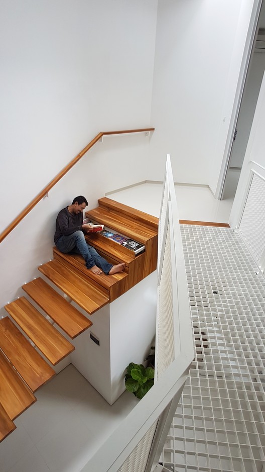 Heavy Rotation House  / Parametr Indonesia - Stairs, Windows, Handrail