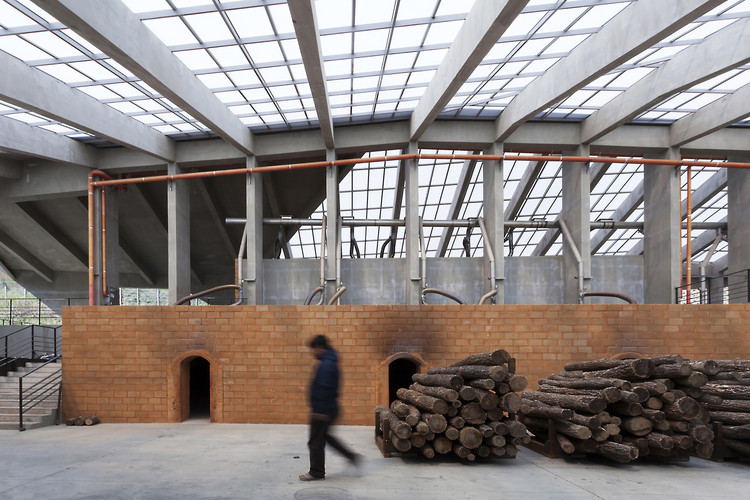 A luz zenital como solução de iluminação natural em 16 projetos - Imagem 6 de 51