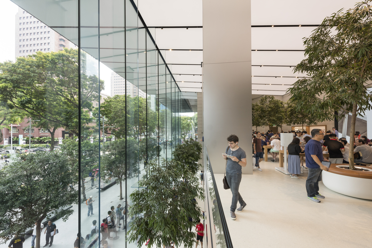 Gallery of Apple Opens its First Flagship Store in Singapore - 2