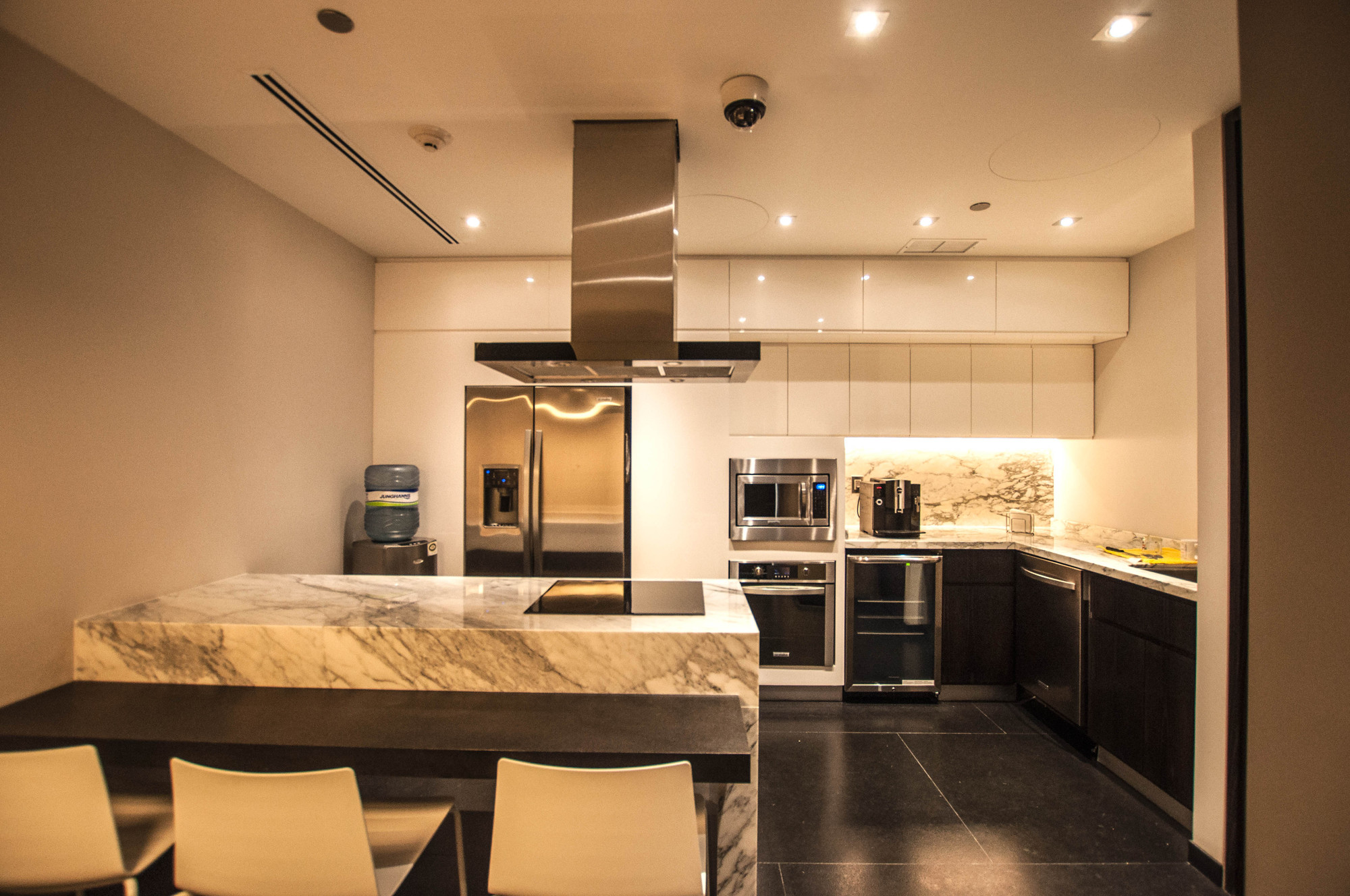 Galería de Oficinas corporativas Advance Real Estate / ArquiPartners 2