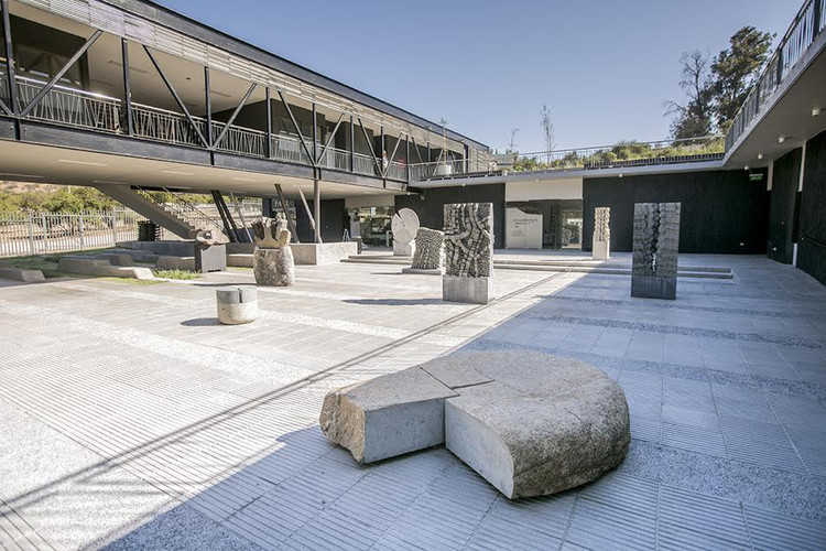 El Tranque Cultural Center / BiS Arquitectos - Facade, Concrete, Column