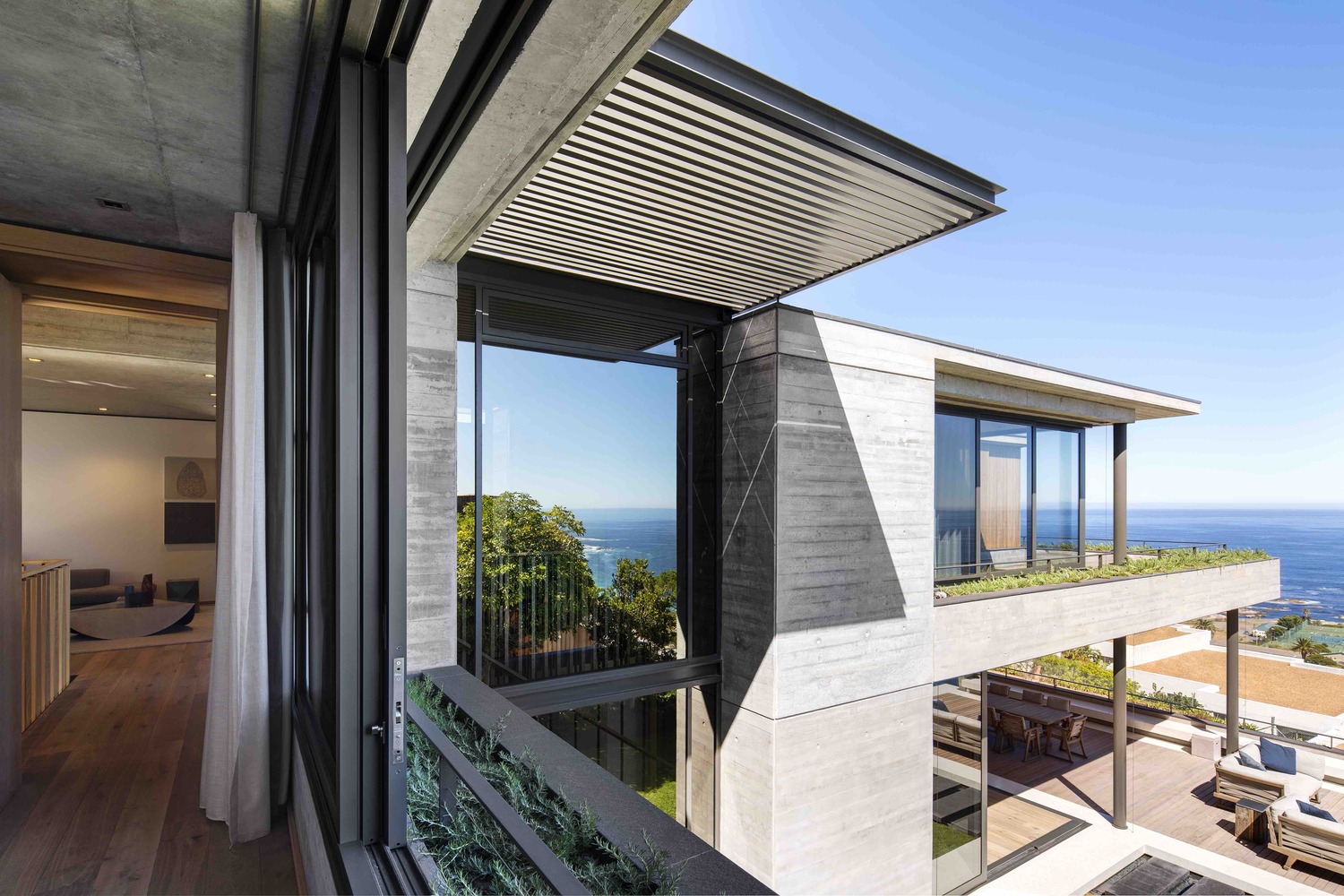 Gallery of Clifton House / Malan Vorster Architecture Interior Design - 25