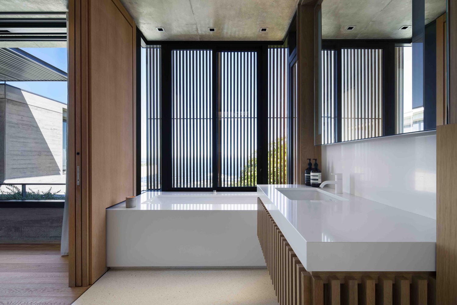 Gallery of Clifton House / Malan Vorster Architecture Interior Design - 12