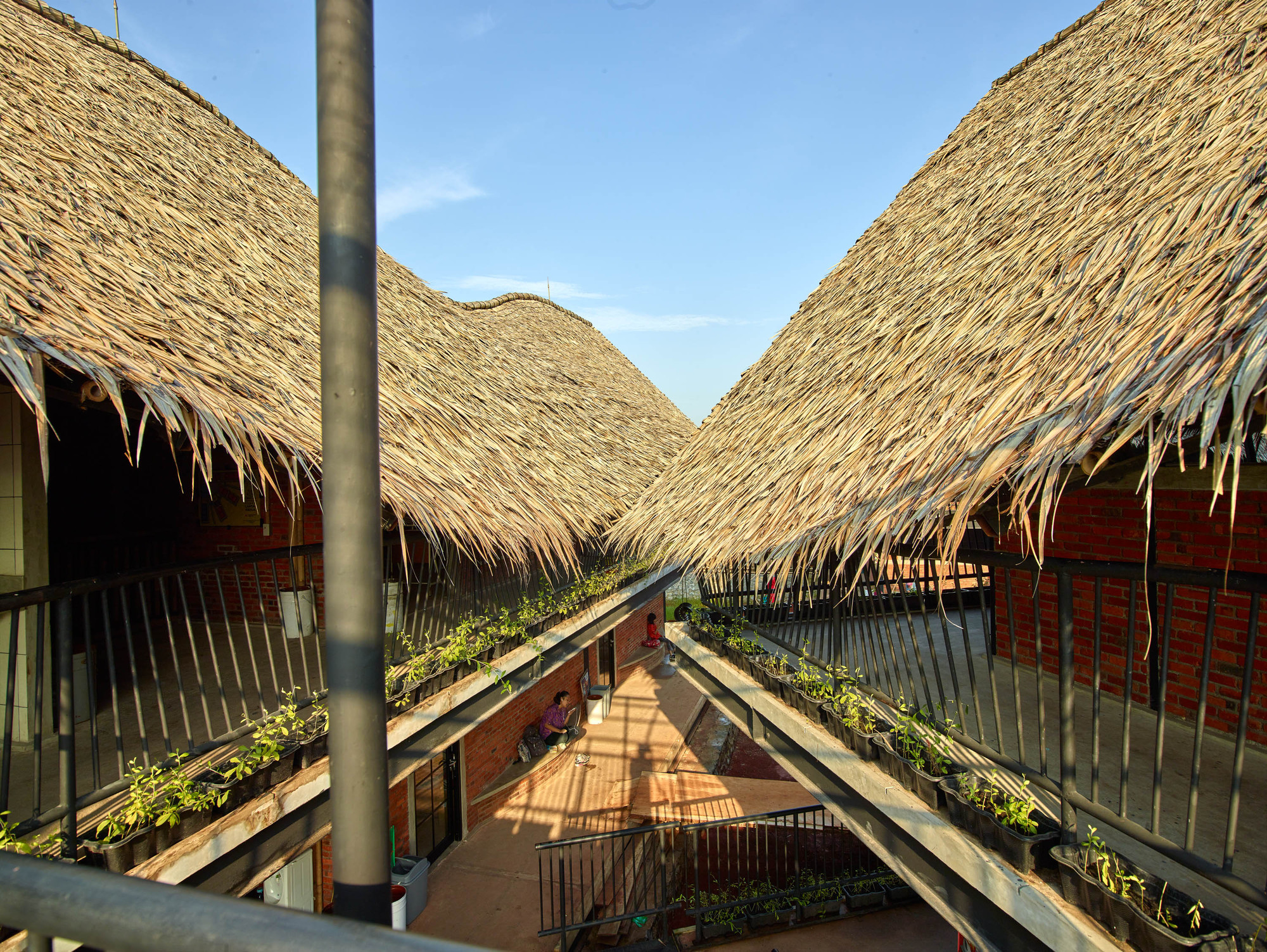 Gallery of School of Alfa Omega / Realrich Architecture 36