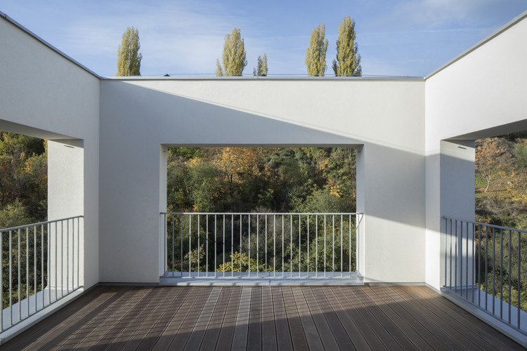 Apartment House Koněvova / A.LT Architekti - More Images