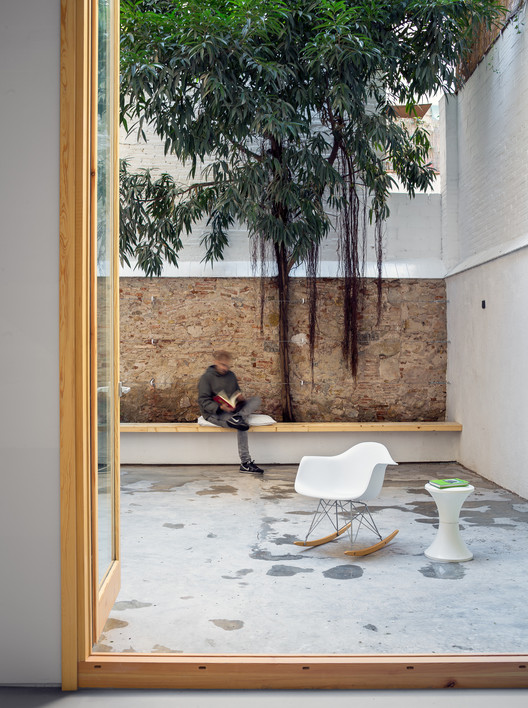 Can Ghalili / LoCa Studio - Table, Chair, Windows