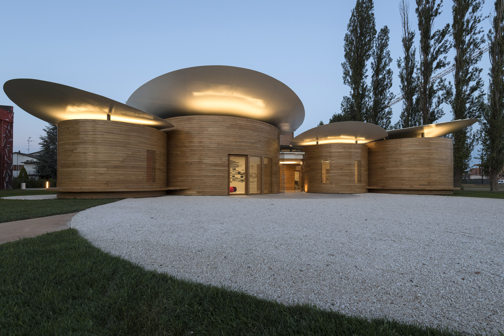 современные круглые здания. Piano house, хуайнань, китай. музыкальное здание хуайнань китай архитектор. дом-рояль в хуайнань. цилиндр в архитектуре.