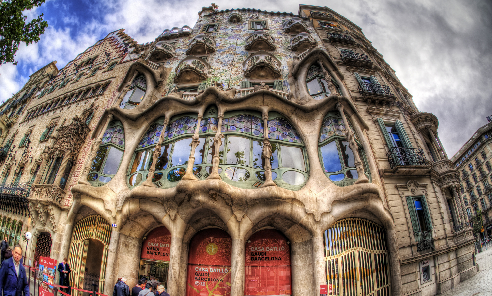 Gallery of Architecture Guide: 10 Must See Gaudí Buildings in Barcelona - 3
