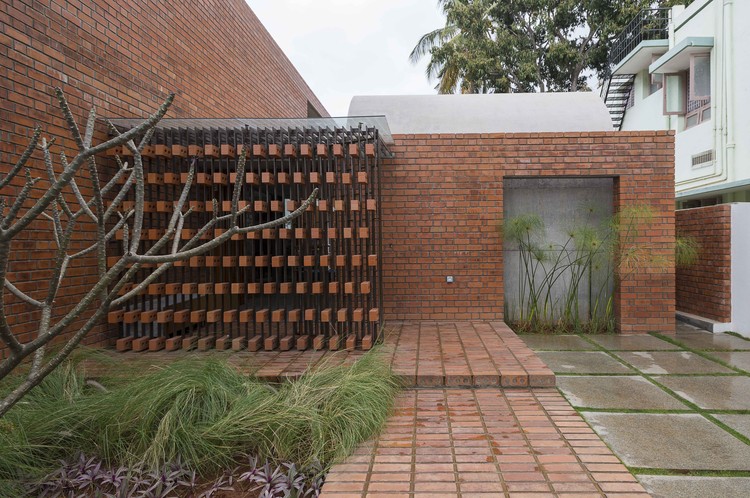 Brick House / Architecture Paradigm - Brick, Windows, Facade, Garden, Courtyard