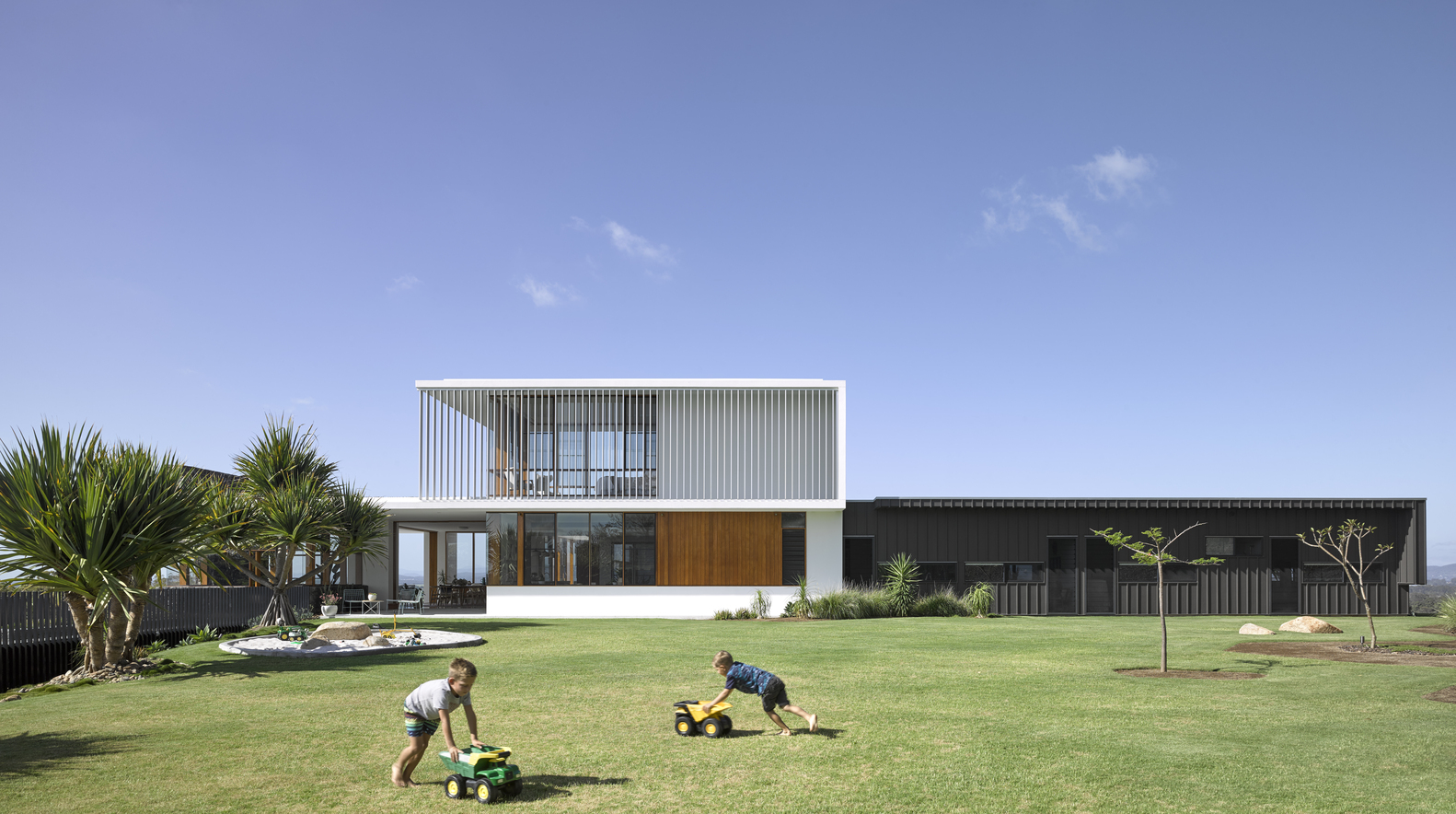 Gallery of Rocky House / Base Architecture 4