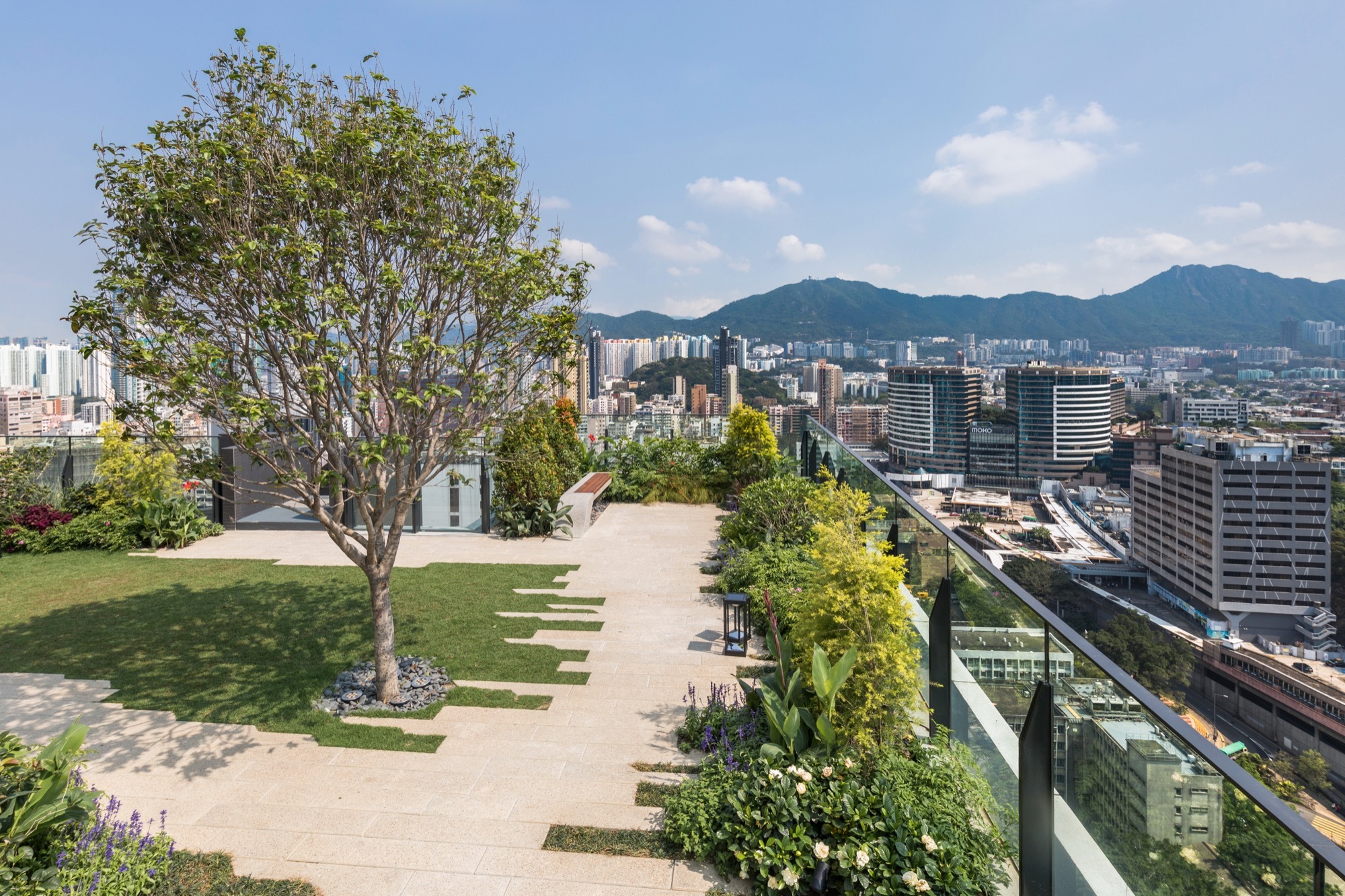 Gallery of Clubhouse Mongkok Skypark / concrete - 3