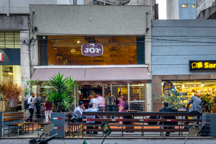 Parklet The Joy / Estúdio HAA! - Estacionamento, Fachada, Banco, Cadeira