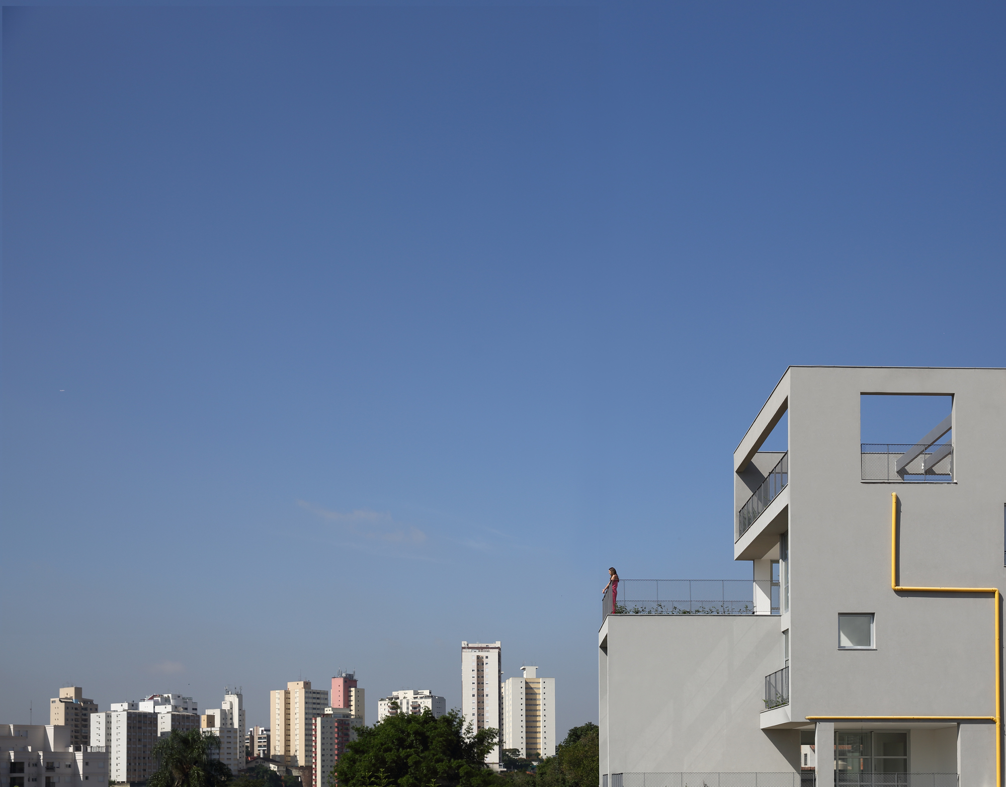 Gallery of Camburiú Building / AR Arquitetos - 15