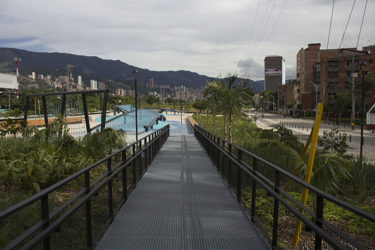 Parques del río Medellín / Latitud, Taller de Arquitectura y Ciudad. Image © Antonio Maggiolo