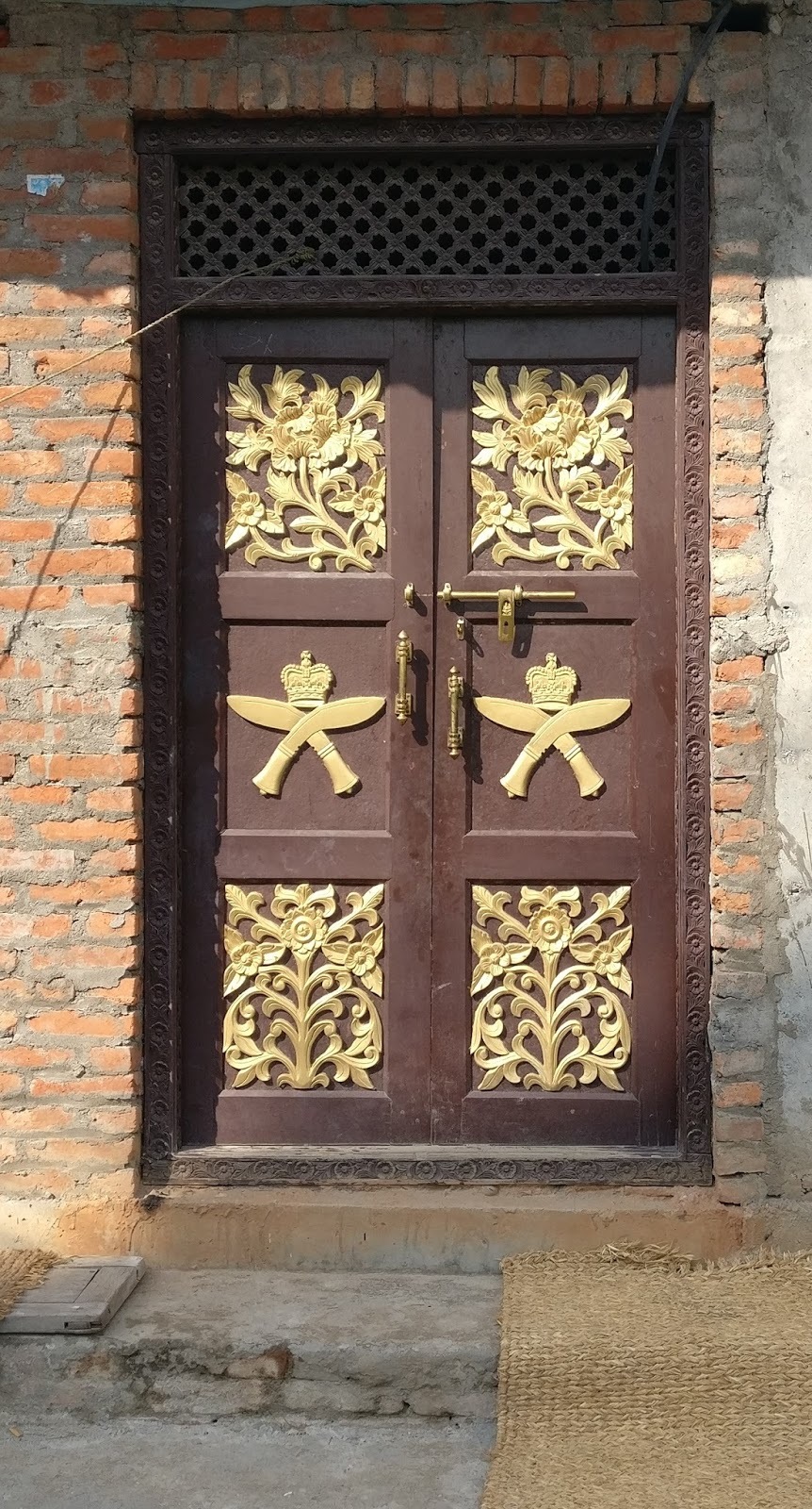 Galería de 'Doors of Kathmandu' registra los espacios cotidianos de la