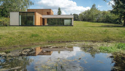 与自然最接近的 JRv2 住宅 / studio de.materia