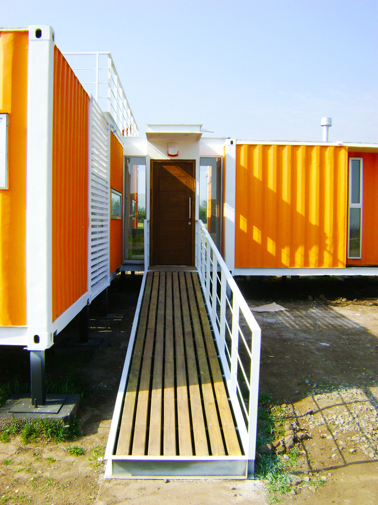 Arquitectura con Containers: ejemplos en planta para resolver sus restricciones físicas - Imagen 2 de 52