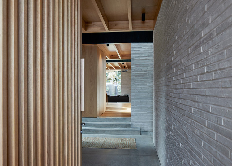 Brick House / Andrew Burges Architects - Column