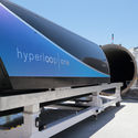 超级高铁 Hyperloop One自动驾驶舱完成了首次测试运行，时速可达310公里 - Image 3 of 4