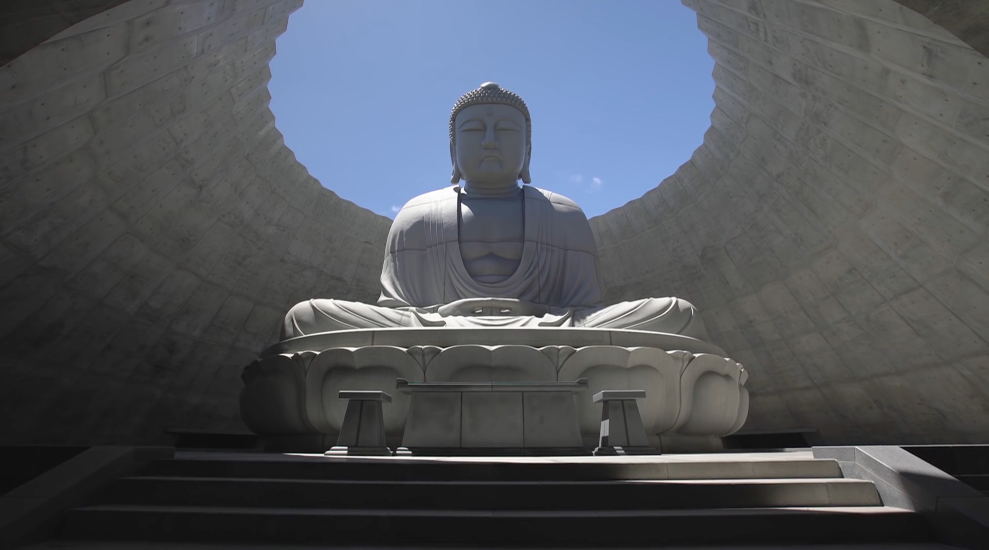 Galeria de Tadao Ando envolve uma estátua gigante de Buda com um templo