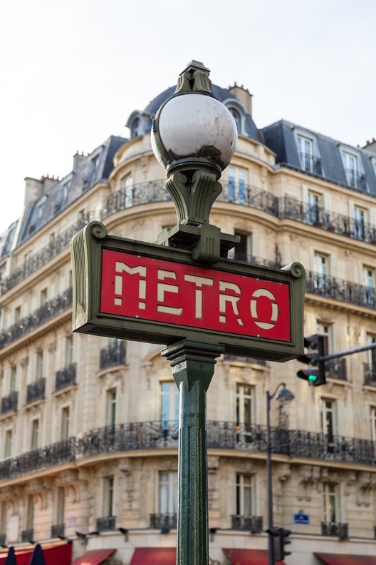 Passy - Passerelle du Métropolitain à Paris 15e