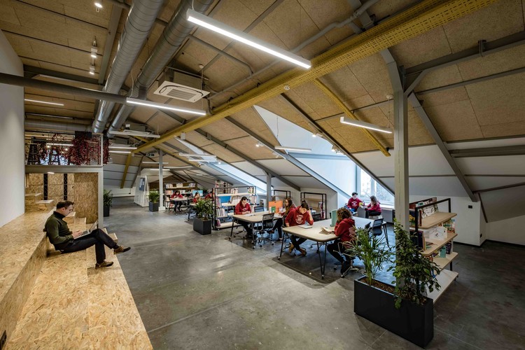 Private Sezin School Open Roof Space / ATÖLYE - Image 9 of 36