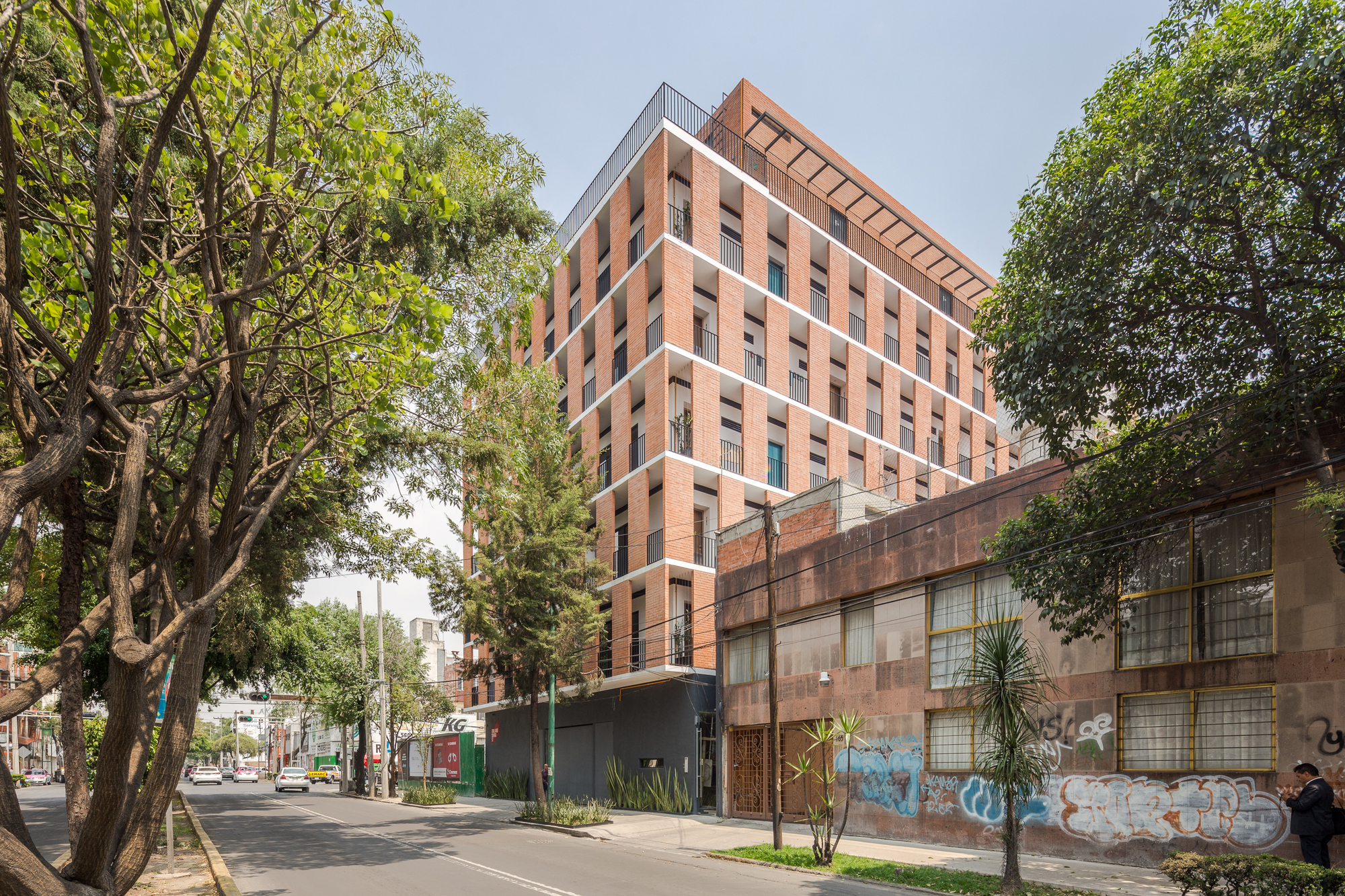 Galería de Edificio Emiliano Zapata / HGR Arquitectos 2