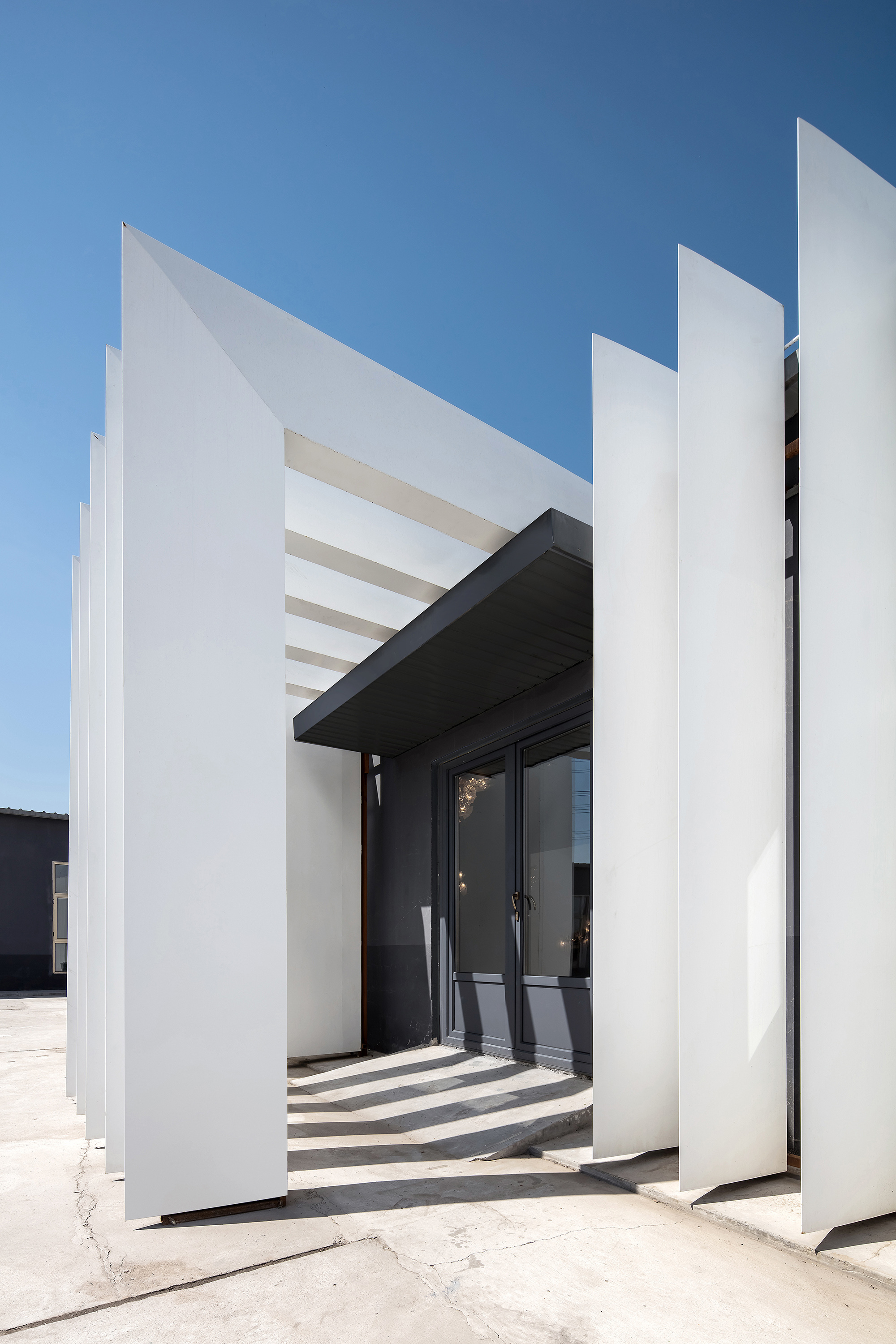 Gallery of Portugal SERIP Lighting Exhibition Hall / CUN Design 3