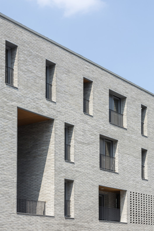 Guwol Multi-Family House & Commercial Stores / Seoga Architecture - Windows, Brick