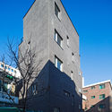 House Embracing Sky / ArchiWorkshop - Exterior Photography, Windows, Brick, Facade