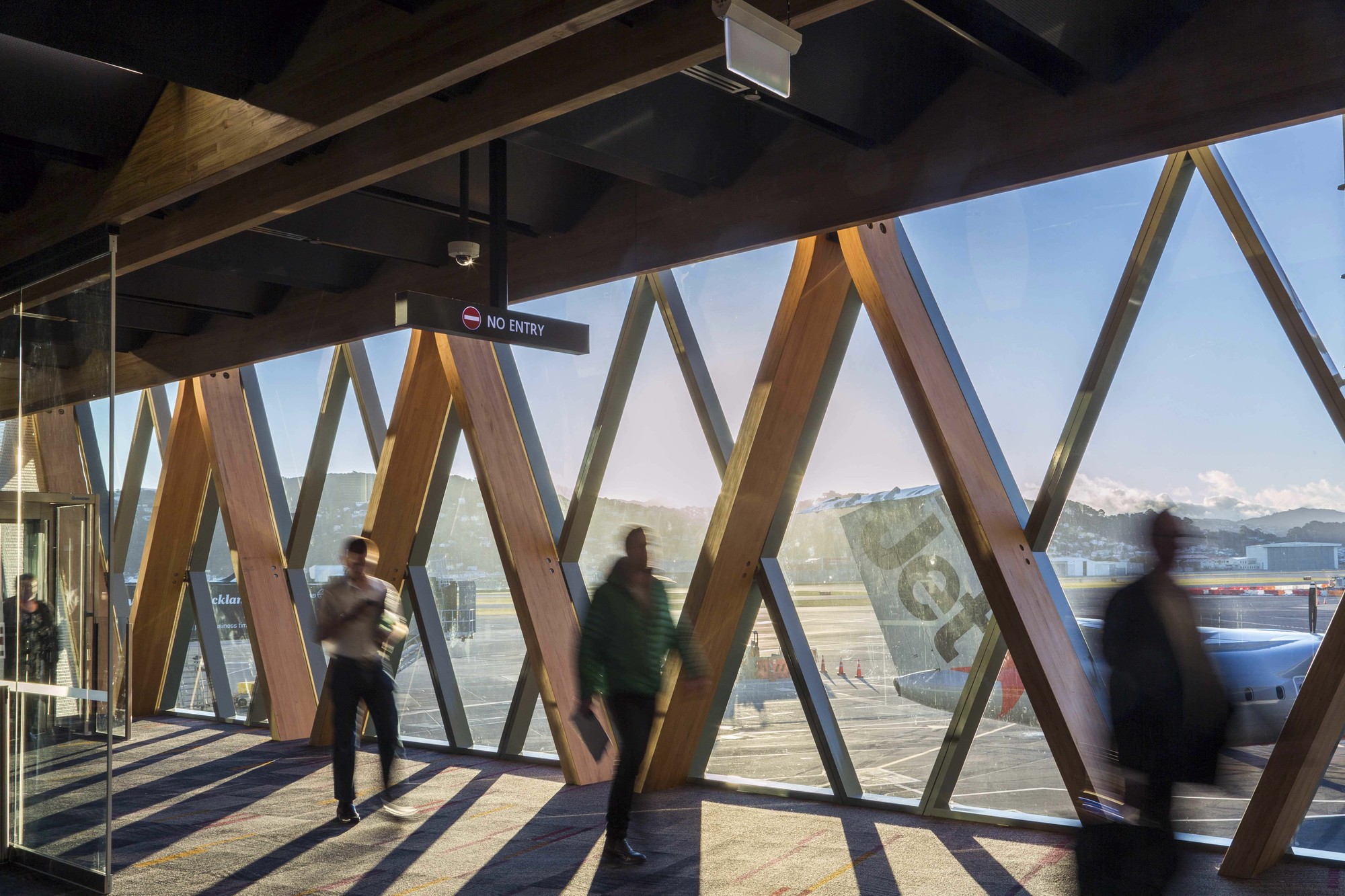 Gallery of This Large Structural Frame is Made From Laminated Wood 11