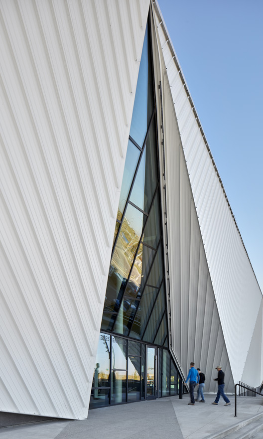 Emerald Hills Leisure Centre / MJMA + MTa - Facade