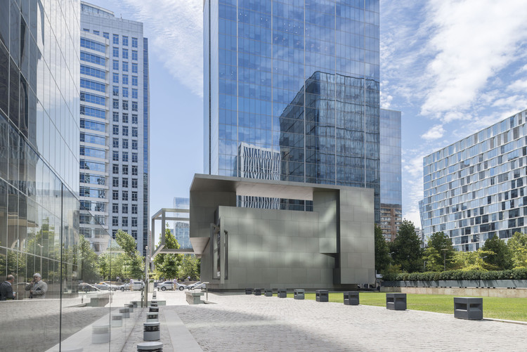 Teatro y Centro Cultural CorpArtes / Renzo Zecchetto Architects, © Guy Wenborne