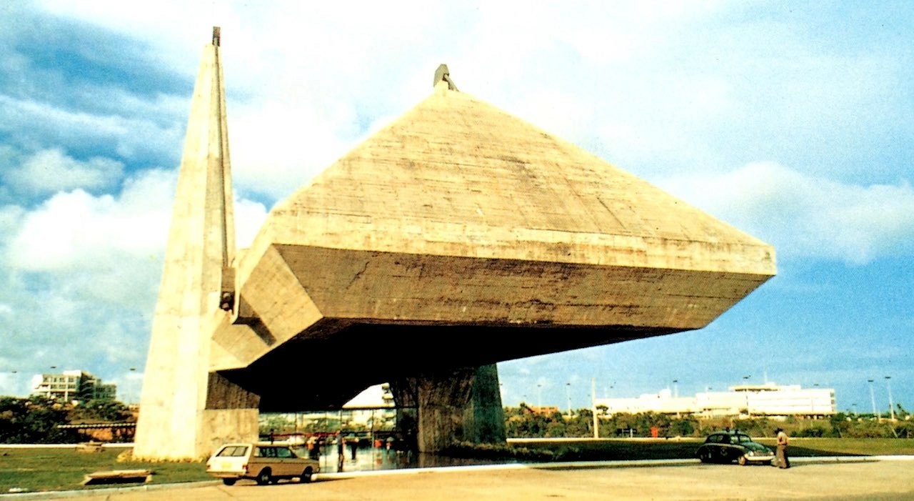 Marcos Building Gallery of 10 Iconic Brutalist Buildings in Latin America - 16