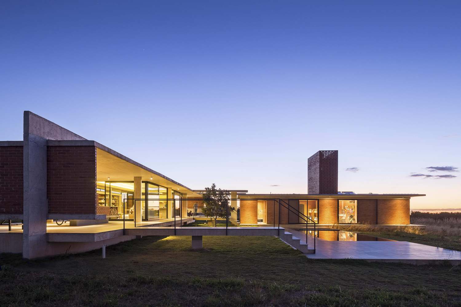 Casa Vila Rica  / BLOCO Arquitetos - Fachada