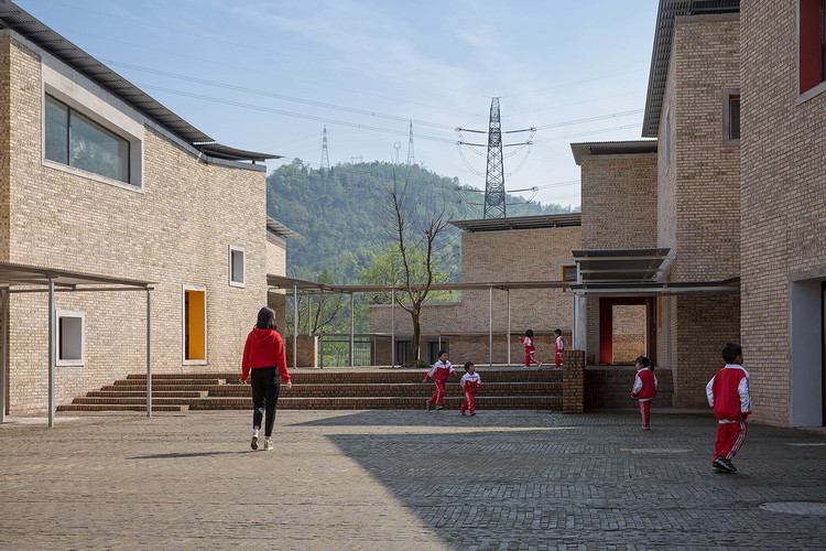 Xinchang Village's Central Kindergarten / Atelier Deshaus - Windows, Facade