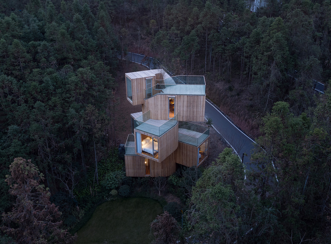 20 Amazing Images of Architecture as Seen from the Sky: The Best Photos of the Week