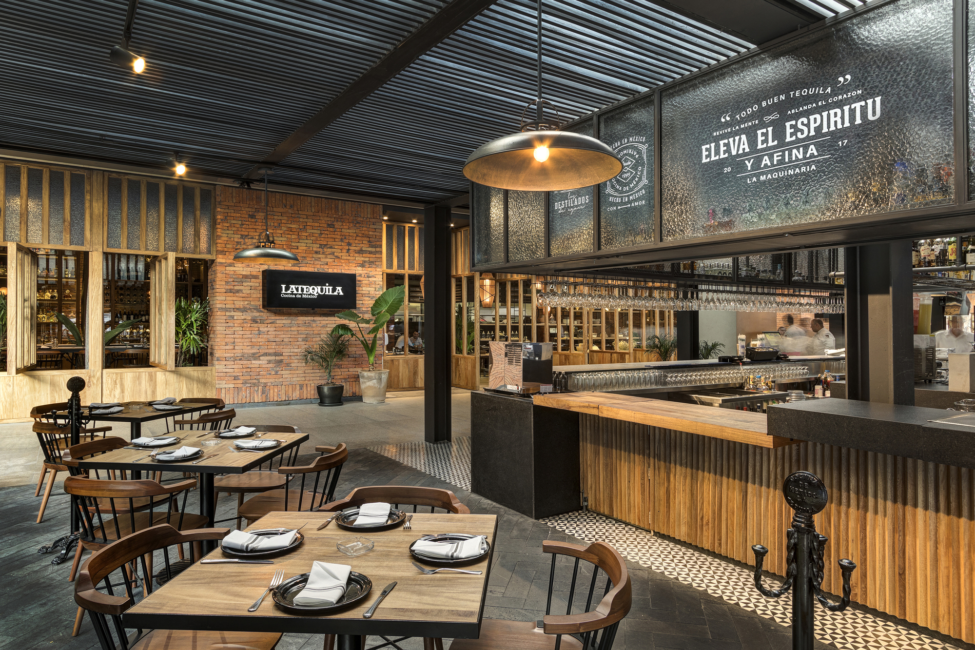 Galería de Restaurante La Tequila León / León Orraca Arquitectos - 4