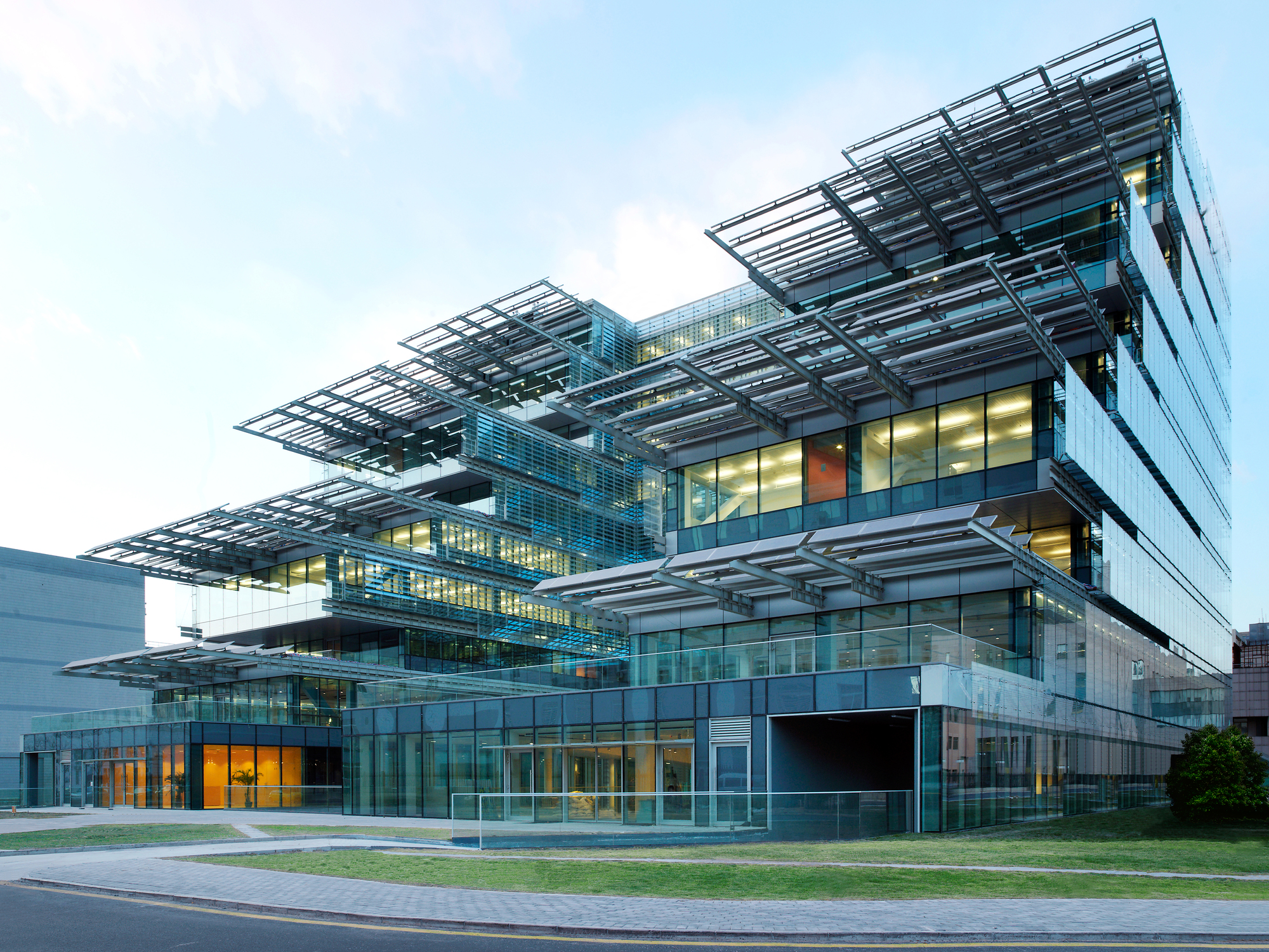 Модернизация здания. Модернизация зданий и сооружений. Надстройка здания. Реконструкция и модернизация зданий. Современные производственные здания.