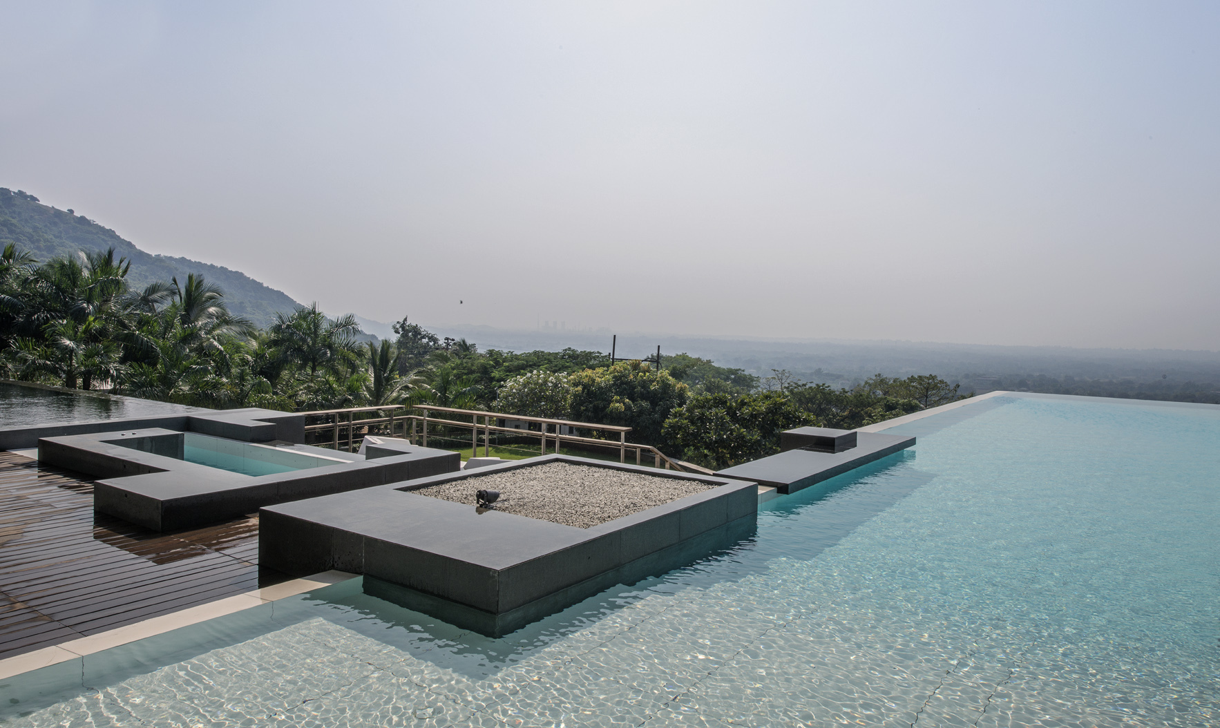 Gallery of Aurelia House Under a Pool / SHROFFLEoN 26