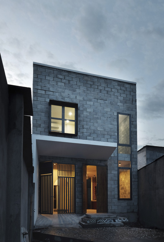 BDHOUSE / 7A Architecture Studio - Windows, Brick, Facade