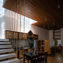 2. living kitchen room 2 - 2 năm chờ để được chi&ecirc;m ngưỡng vẻ đẹp trưởng th&agrave;nh của ng&ocirc;i nh&agrave; mặt r&egrave;m ở giữa l&ograve;ng phố biển Nha Trang