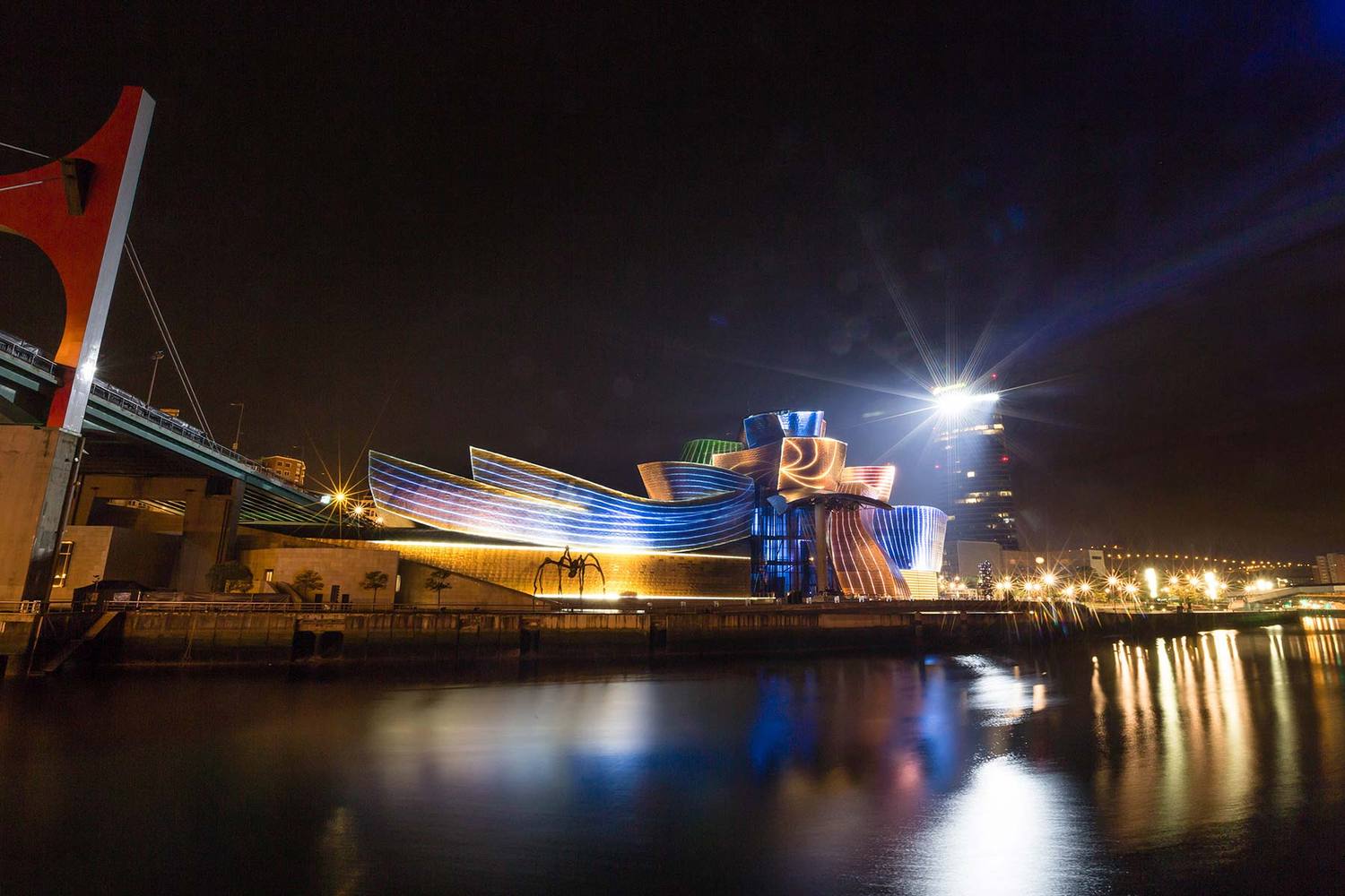 Projection Mapping Light Show Tells the Story of the Guggenheim Bilbao on Its 20th Anniversary,59 Productions transform Guggenheim Museum Bilbao with Reflections, a spectacular projection-mapping event to celebrate its 20th anniversary. Photo by Justin Sutcliffe.