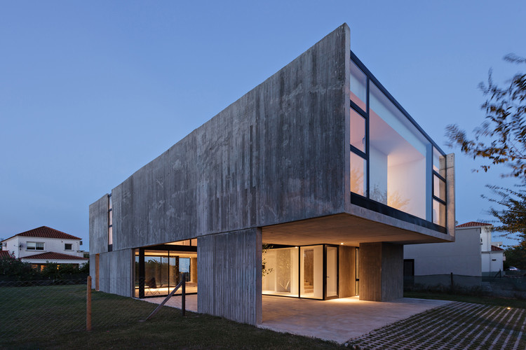House in La Comarca / Anibal Bizzotto + Diego Cherbenco, © Albano García