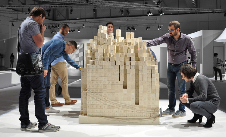 OPEN 设计“一个可以取走作品的展览”，目前在意大利展出 - 更多图片