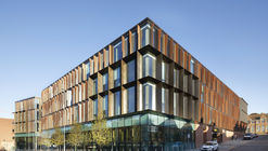 在历史中加入新材料，让广场更加丰富 One Angel Square / BDP