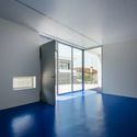Dandélio School  / ORANGEarquitectura - Escolas, Porta, Cadeira