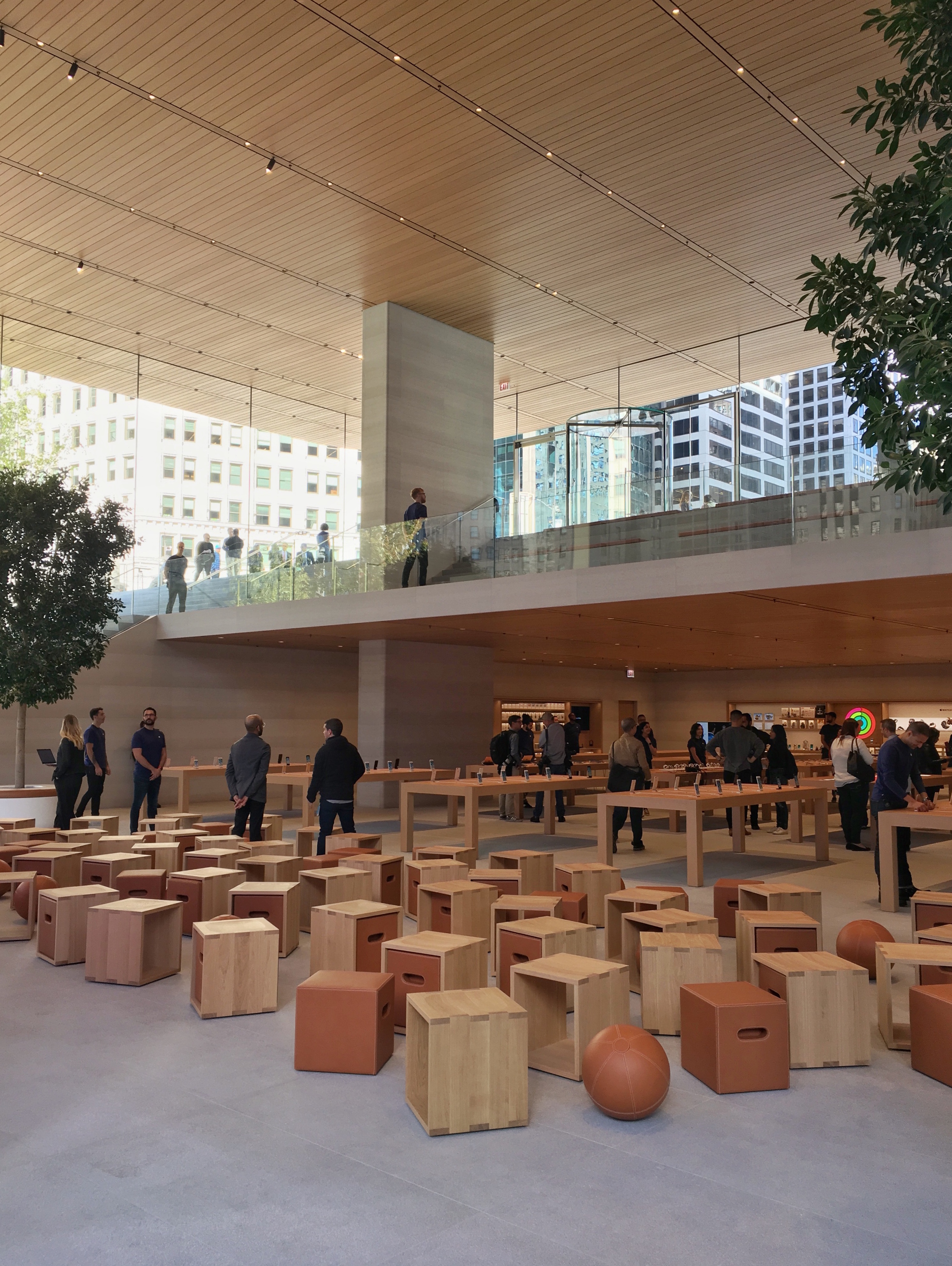 Gallery of Apple's First Town Square Retail Concept Opens in Chicago 5