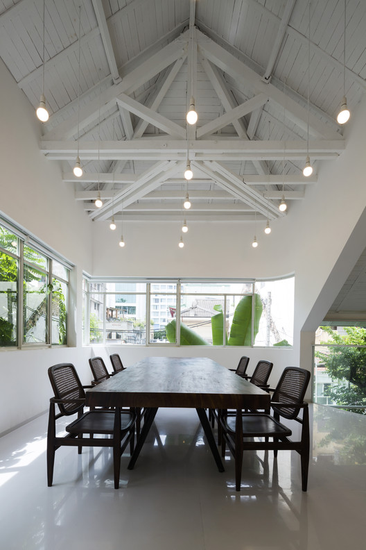 T House / KIENTRUC O - Table, Chair, Beam