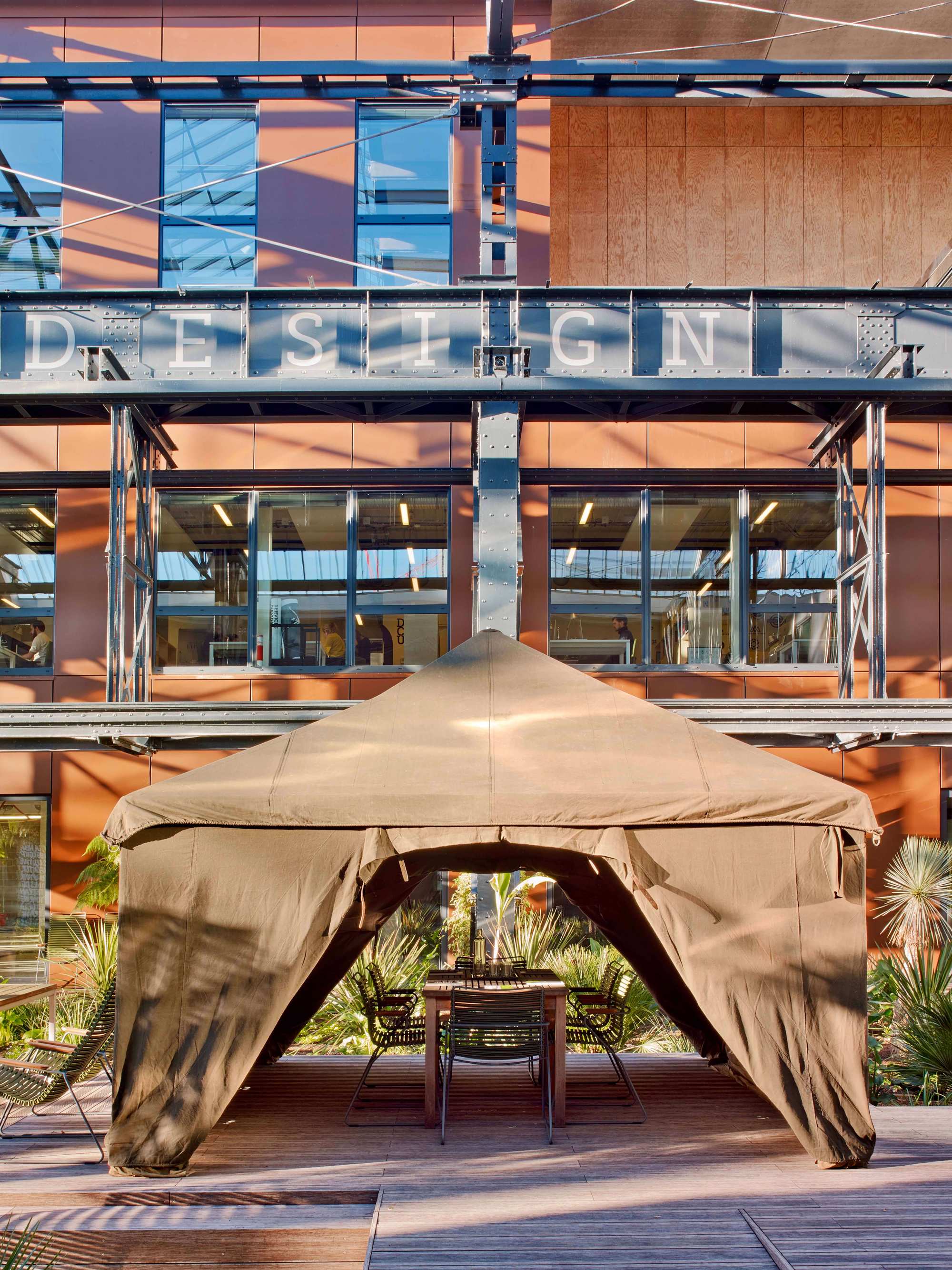 Galería de Manufactura de Diseño / Saguez & Partners 38